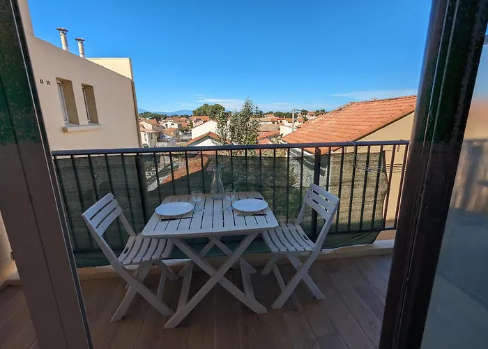 Studio Climatise Avec Balcon - Vue Montagne - 50 M De La Plage