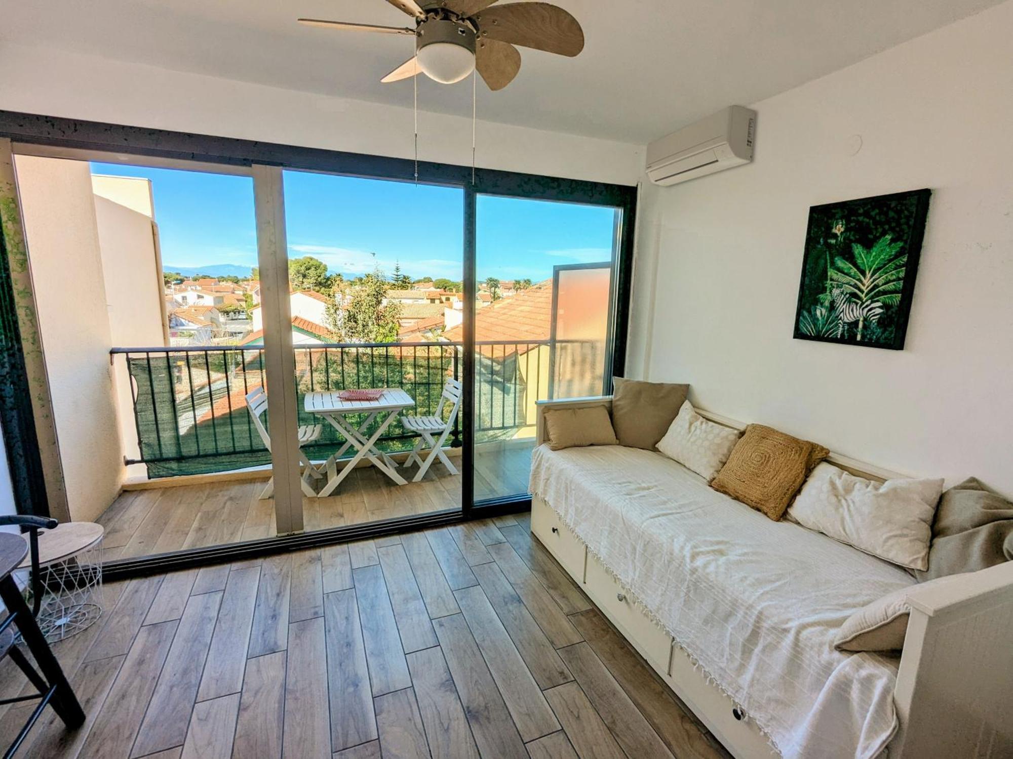 Apartment Climatise Avec Balcon - Vue Montagne - 50 M De La Canet-en-Roussillon